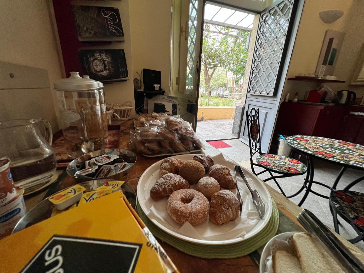 Il Giardino Falcone Acomodação com café da manhã Catânia Exterior foto